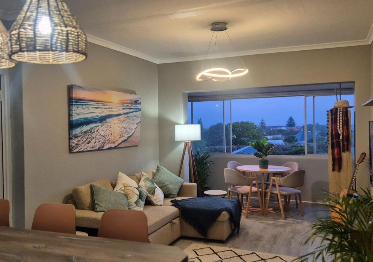 A Short Walk To The Cliffs Apartment *