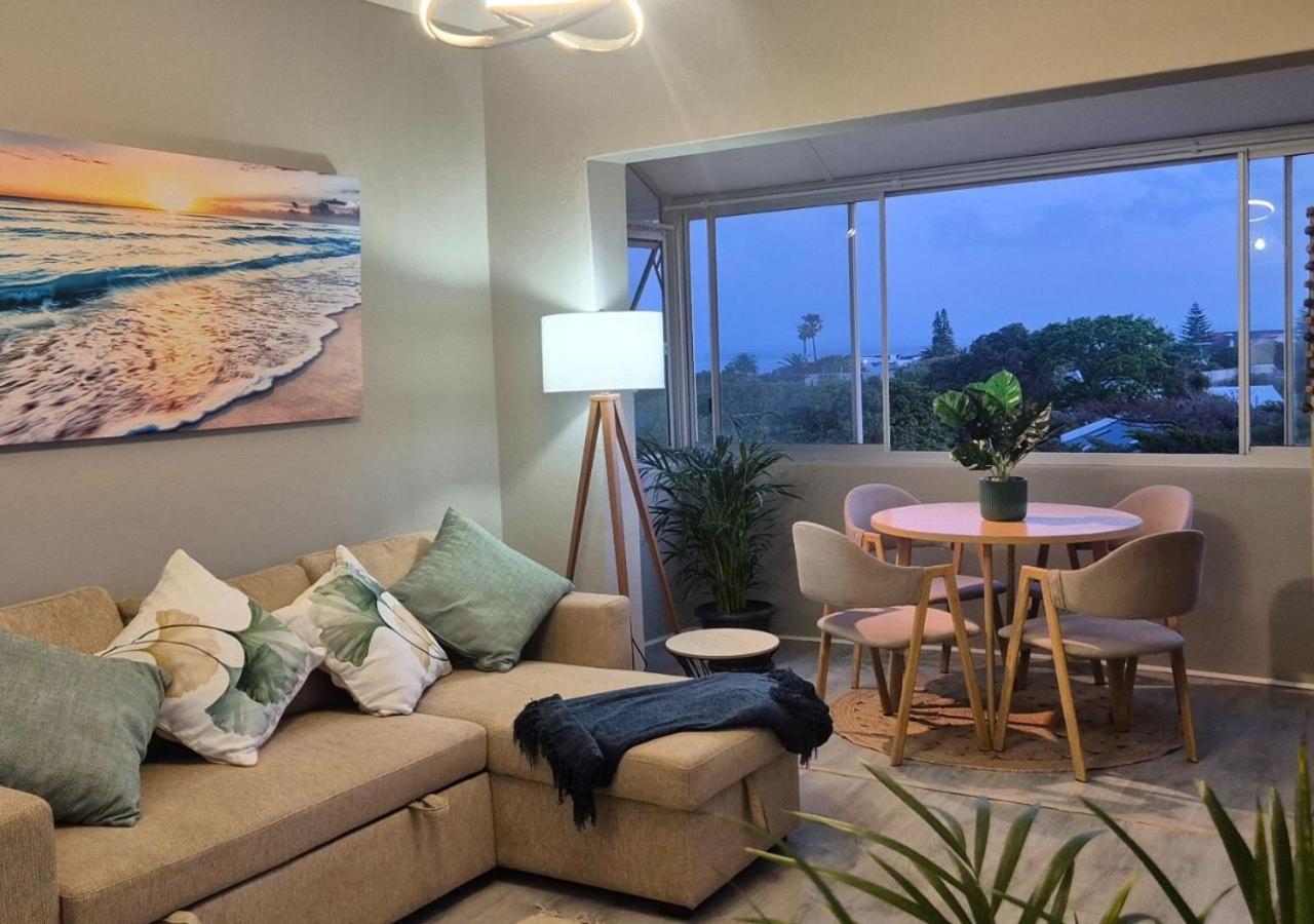 A Short Walk To The Cliffs Apartment *