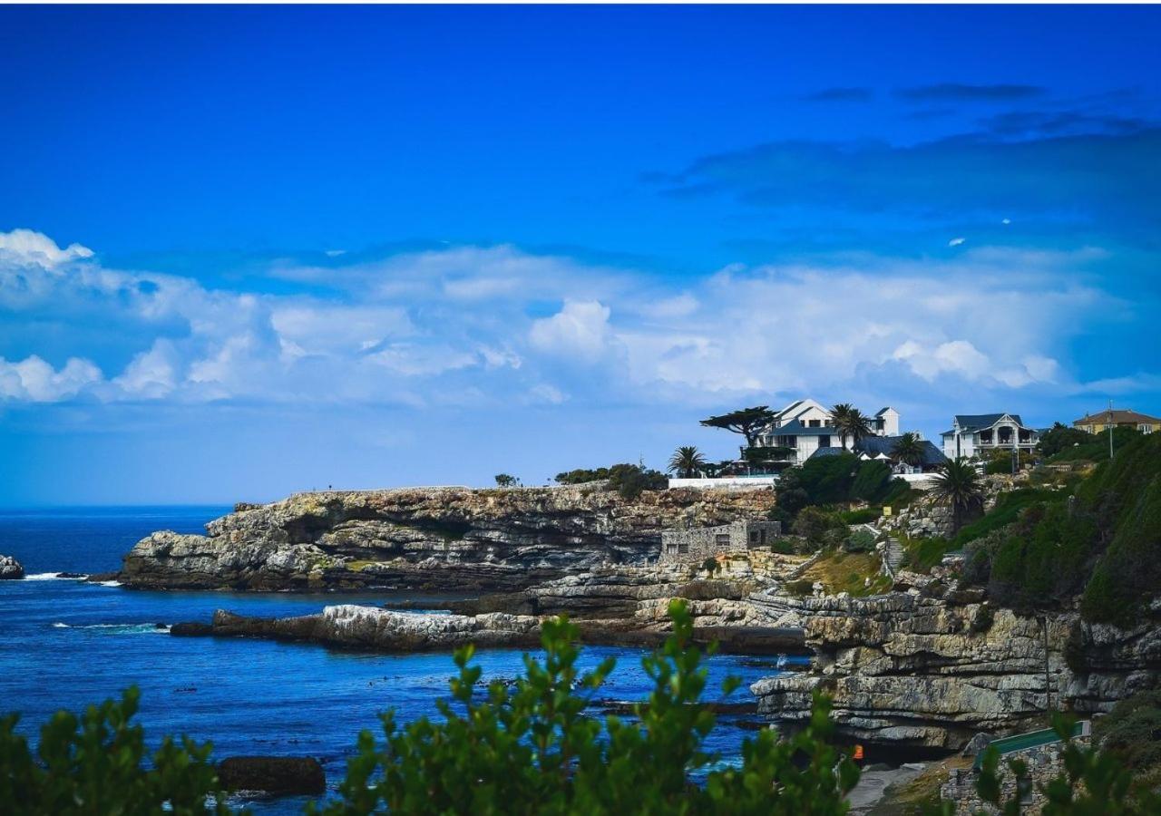 A Short Walk To The Cliffs Apartment Hermanus