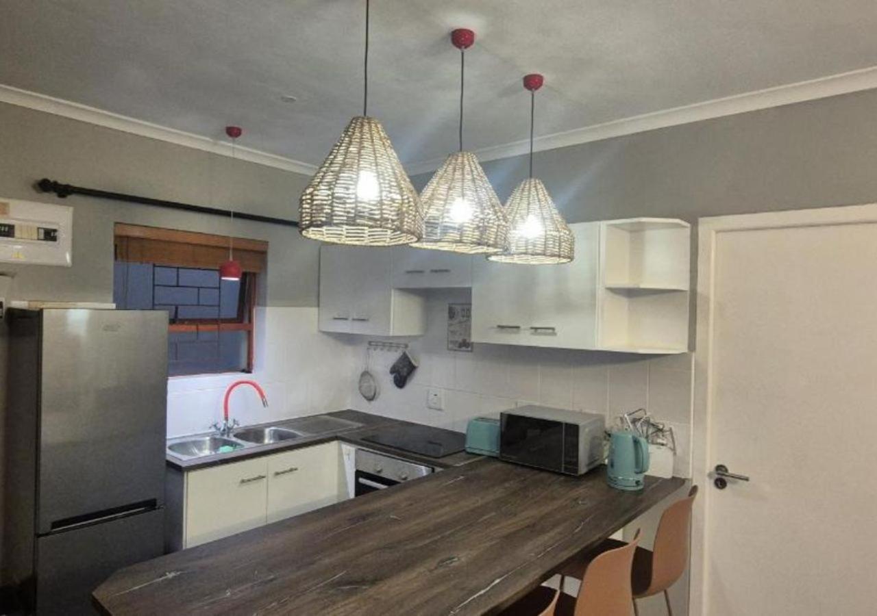 A Short Walk To The Cliffs Apartment Hermanus